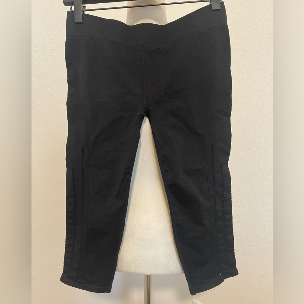 Black athletic leggings